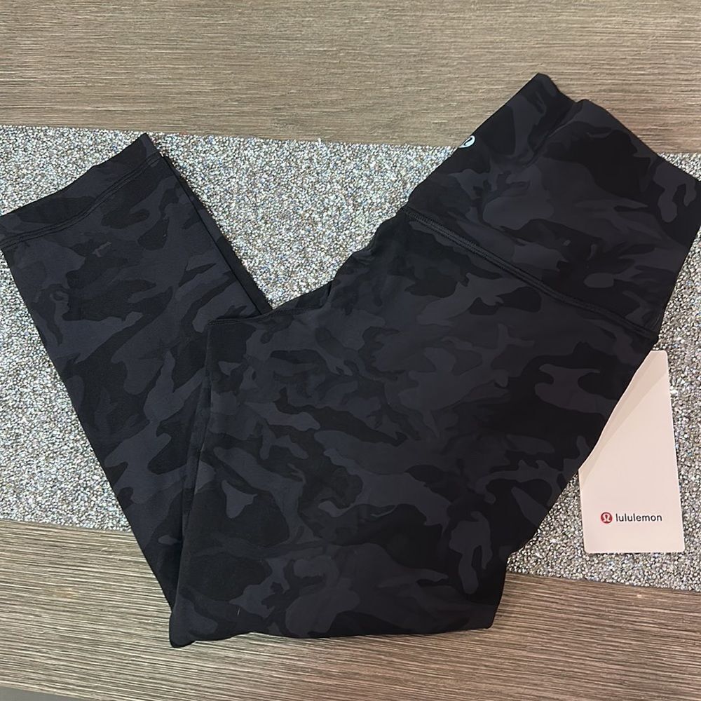 Lululemon Align Crop 21" size 10 NWT Incognito Camo Multi Grey‎ Black